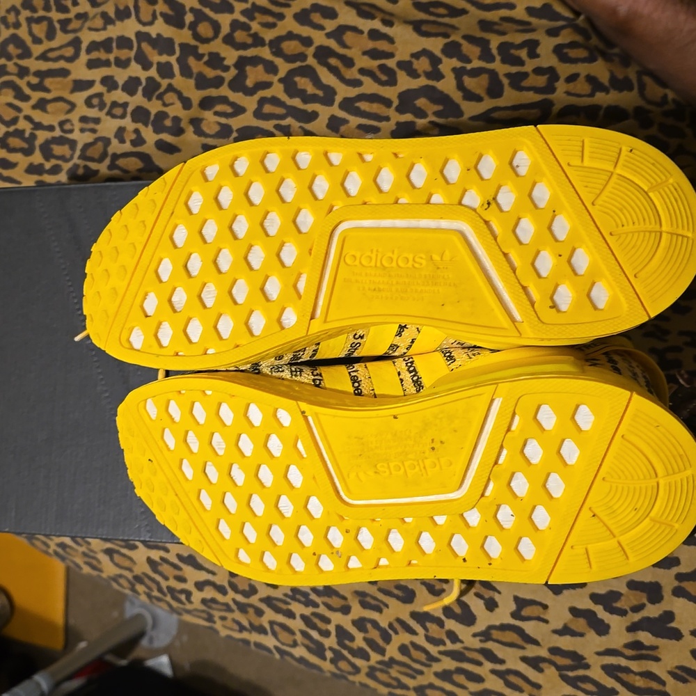 Sneakers - Picture 4 of 5